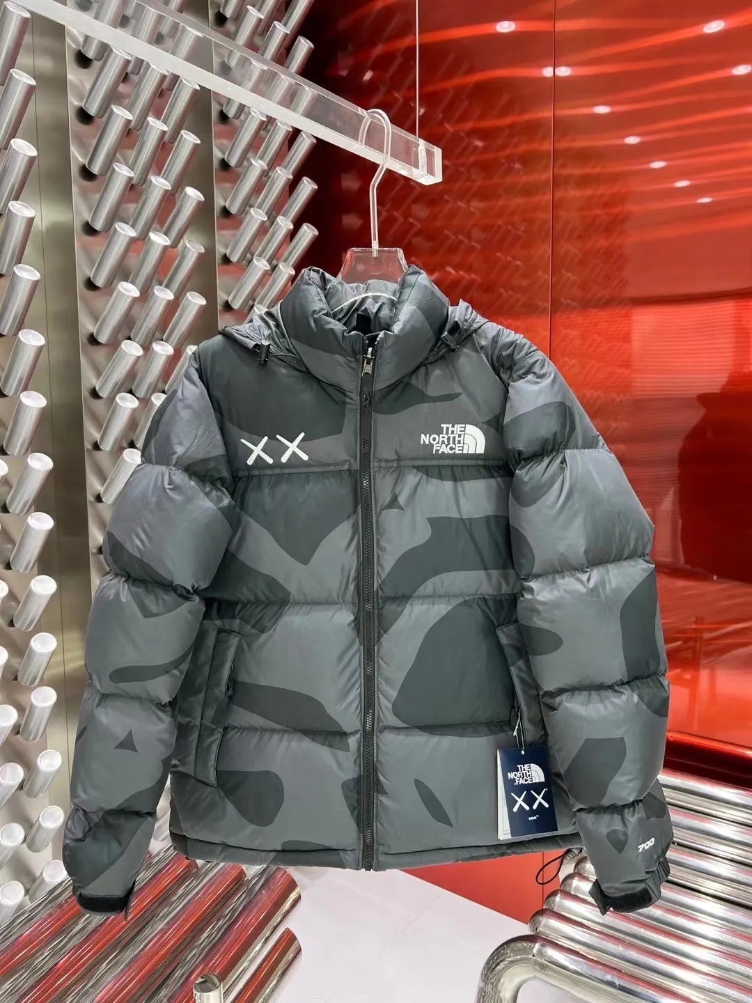 TNF XX KAWS RETRO 1996 NUPTSE JACKETClassic ◽Size：XS / S / M / L / XL / XXL ◽ ： / / / ◽ ： Quality 700 80 / 300g ◽ ：85% +15% ◽ ： ◽ ：YKK ISO 9000Quality ZP ◽ ：Premium +320T ◽ ： ， Lightweight， ◽ ： 🉑 ！ KAWS ❗️ ‼️ ， KAWS ， 、 ， ， ， 、 ， ！ ， ， ‼️ 1⃣️ 700D ，80 ， 85%， 300g ， 800/900 ， TNF 2⃣️gotex ， ！ ， ， ！！！ 3⃣️ 1996 、 ， ， ， ！ ！ ， ！！ 4⃣️ 🉑️